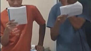 Порнозвезда учится затылок - порно видео