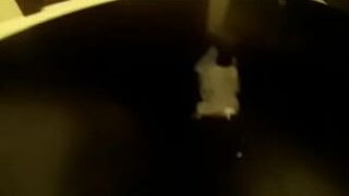 Новенький дал молоко в вазе - порно видео