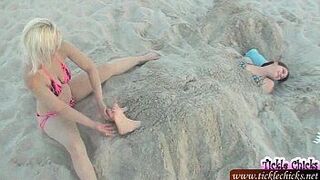 Пощекотать цыплят, месть Адди можжевельник - порно видео