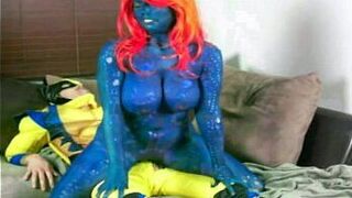 Мистик трахает Росомаху - порно видео