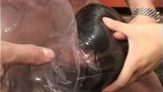 Вера Леон трахает старикашку - порно видео