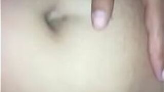 Молодая девушка в сиририке - порно видео