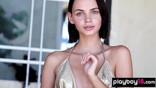 Худенькая украинская голая брюнетка с маленькими сиськами Лилит Ариэль позирует - порно видео