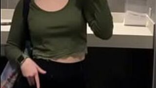 Сексуальная принцесса называет тебя неудачником - порно видео