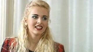 Сьюзан - босс, но над ней доминирует сотрудник - порно видео