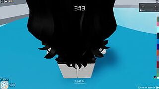 Миниатюрную эмо-готку из Роблокса безголовую девушку трахает умственно отсталый безголовый мальчик - порно видео