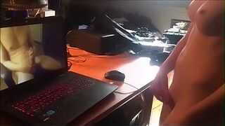 Когда я кончаю своим фанатам на камеру - порно видео