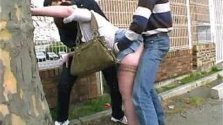 Сильви играет шлюху! Ее застрелили посреди улицы !!! Французский любитель - порно видео