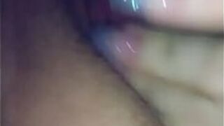 Мои синие замерзшие ногти трет мое сочное жирное влагалище - порно видео