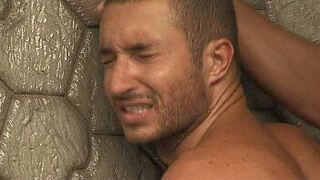 Еще один трах без презерватива и дилдо. - порно видео